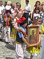 Polskie dzieci wychodzące z Katedry w czasie procesji. Fot. Piotr Jargusz